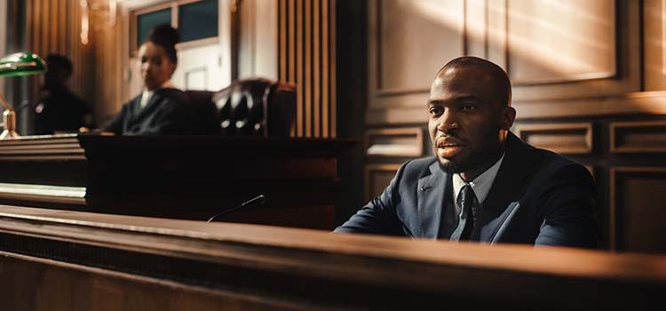 forensic psychologist testifies in witness stand by judge